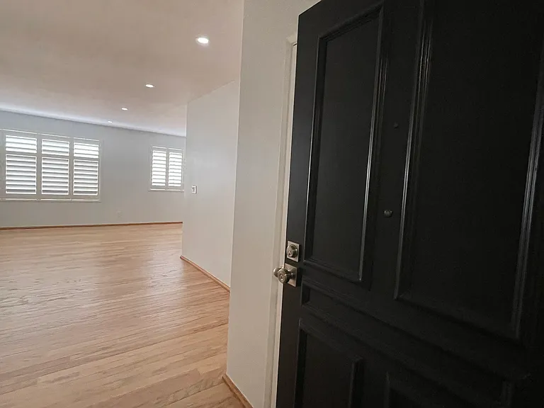 700 Westmount Dr #103 — Photo 2