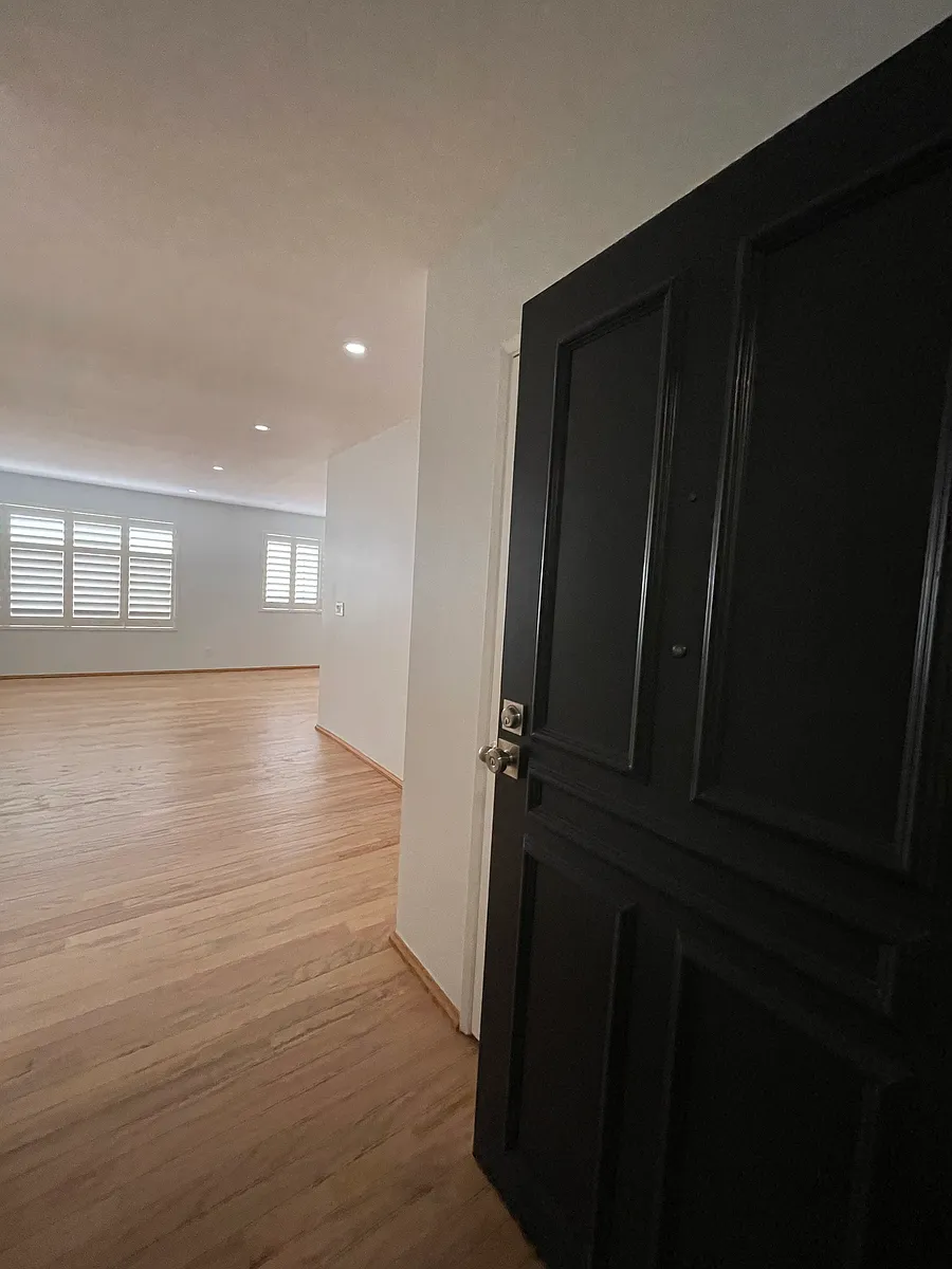 Building Photo - 700 Westmount Dr #103