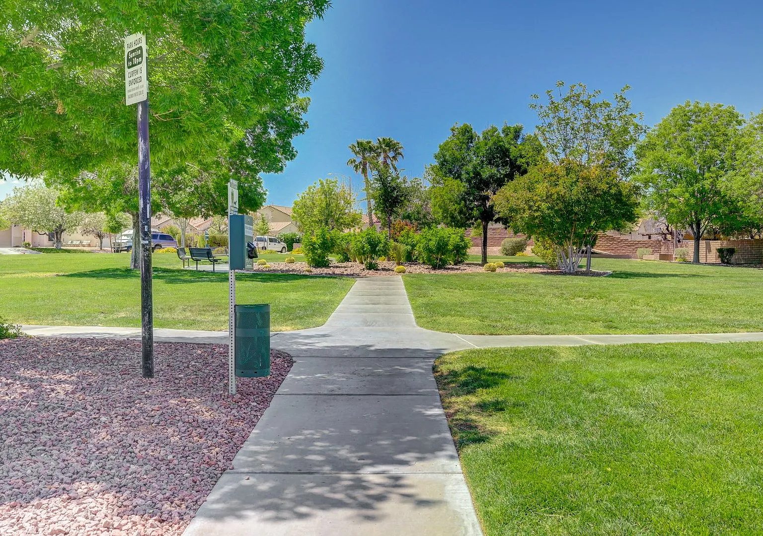8621 Grand Pine 5bd — Photo 3