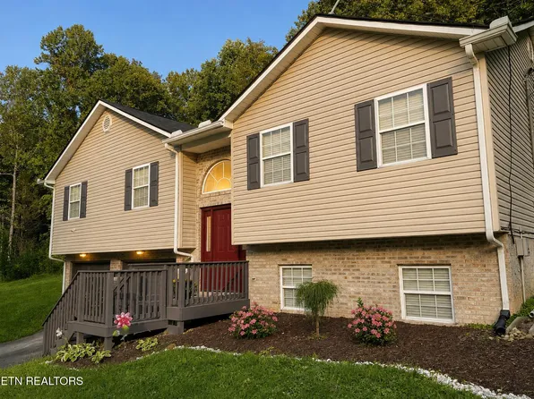 105 Cedar Cir, Jacksboro, TN 37757