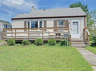 44 Eisenhower Dr, Sayreville, NJ