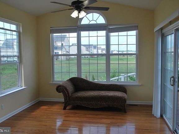 5th image of 36 Berkley Dr