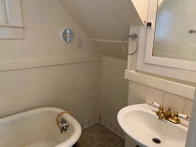 1944 Deerwood Ave #3 — Photo 6