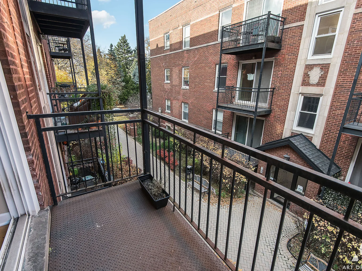 2 bed, 800 sqft, $2,000 — Photo 4