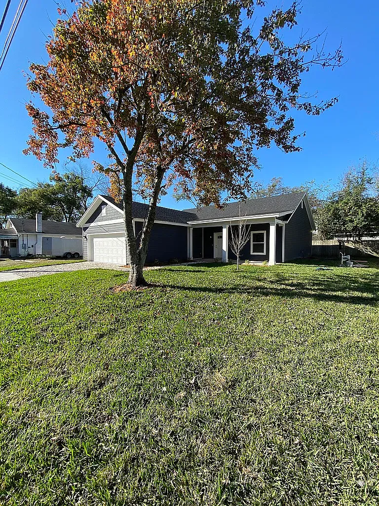 1 bed, 1600 sqft, $1,000 — Photo 2