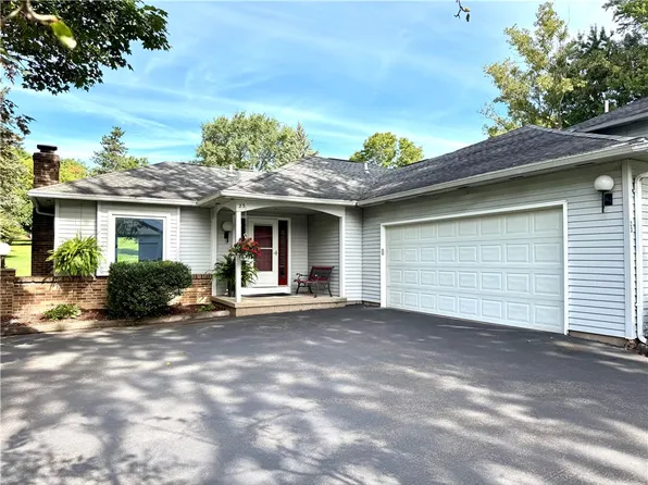 23 Brandywine Ln, Fairport, NY 14450