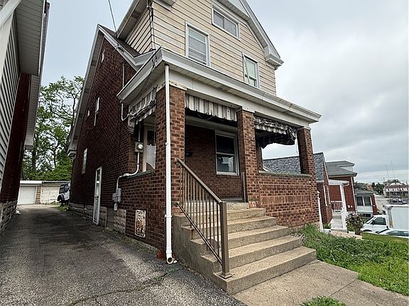 2nd image of 2831 Custer Ave