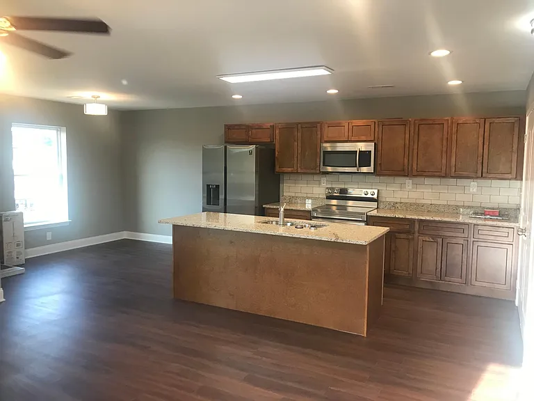 3317 Lyle Ave — Photo 9