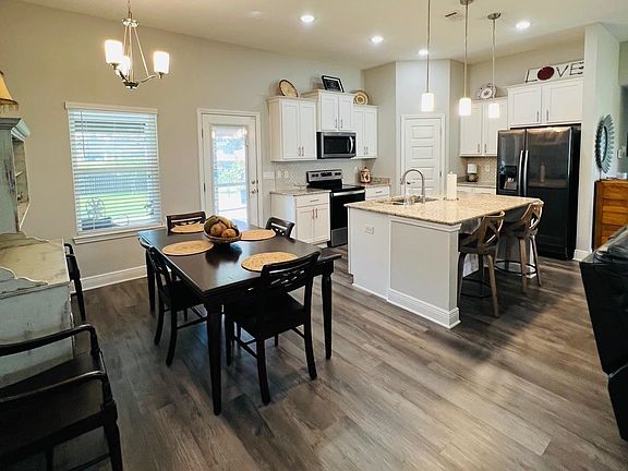 4th image of 3110 Pinewood Cir
