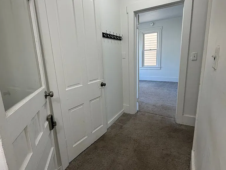 311 E Lamb St — Photo 4
