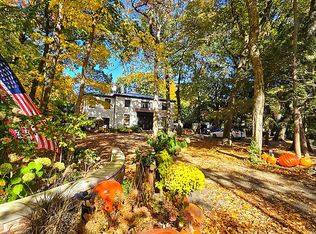 51 Stonegate Rd, Lake Forest, IL 60045