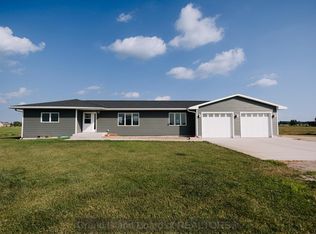 55705 70th Rd, Shelton, NE 68876