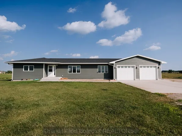 55705 70th Rd, Shelton, NE 68876