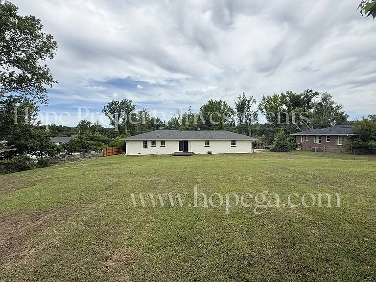 6 Georgian Dr — Photo 2