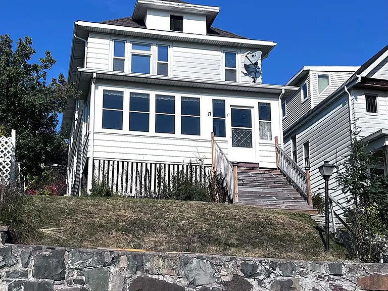 17 E 6th St — Photo 7