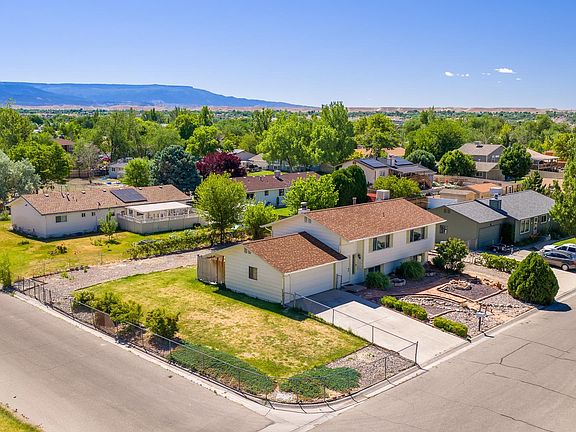 3rd image of 472 Ananessa Dr