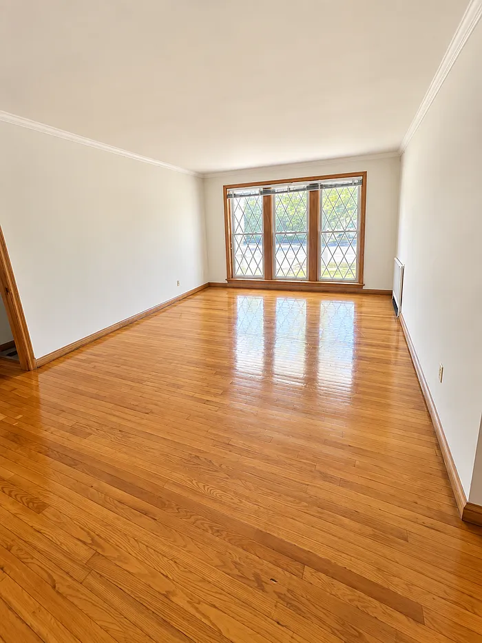 2 bed, 1.0 bath, 1100 sqft, $1,325 — Photo 2