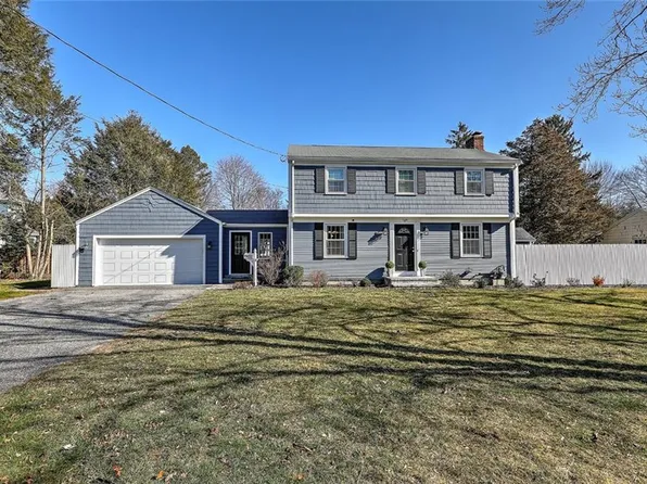 8 Laurel Ln, Barrington, RI 02806