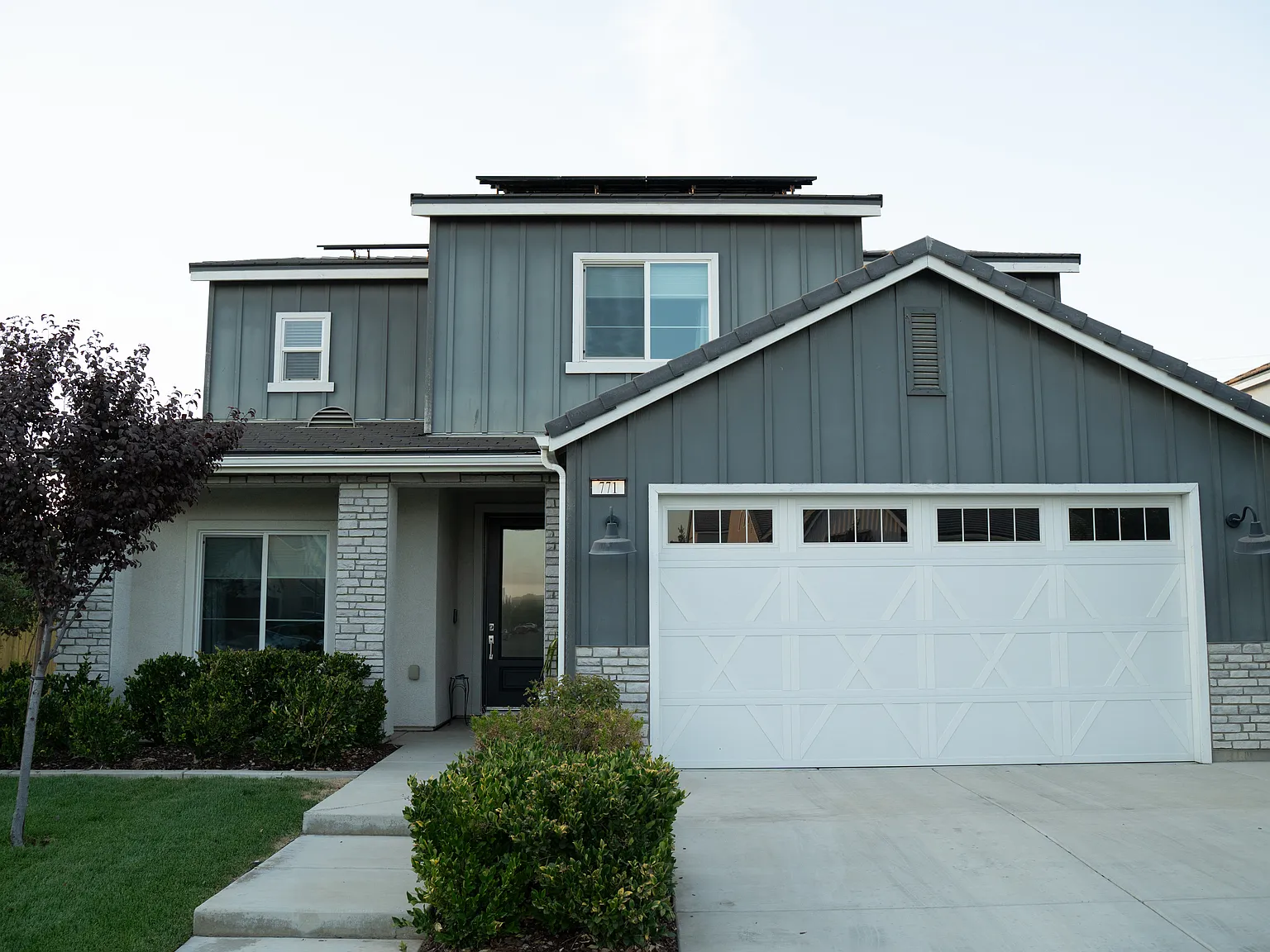 5 bed, 2348 sqft, $3,950 — Photo 2