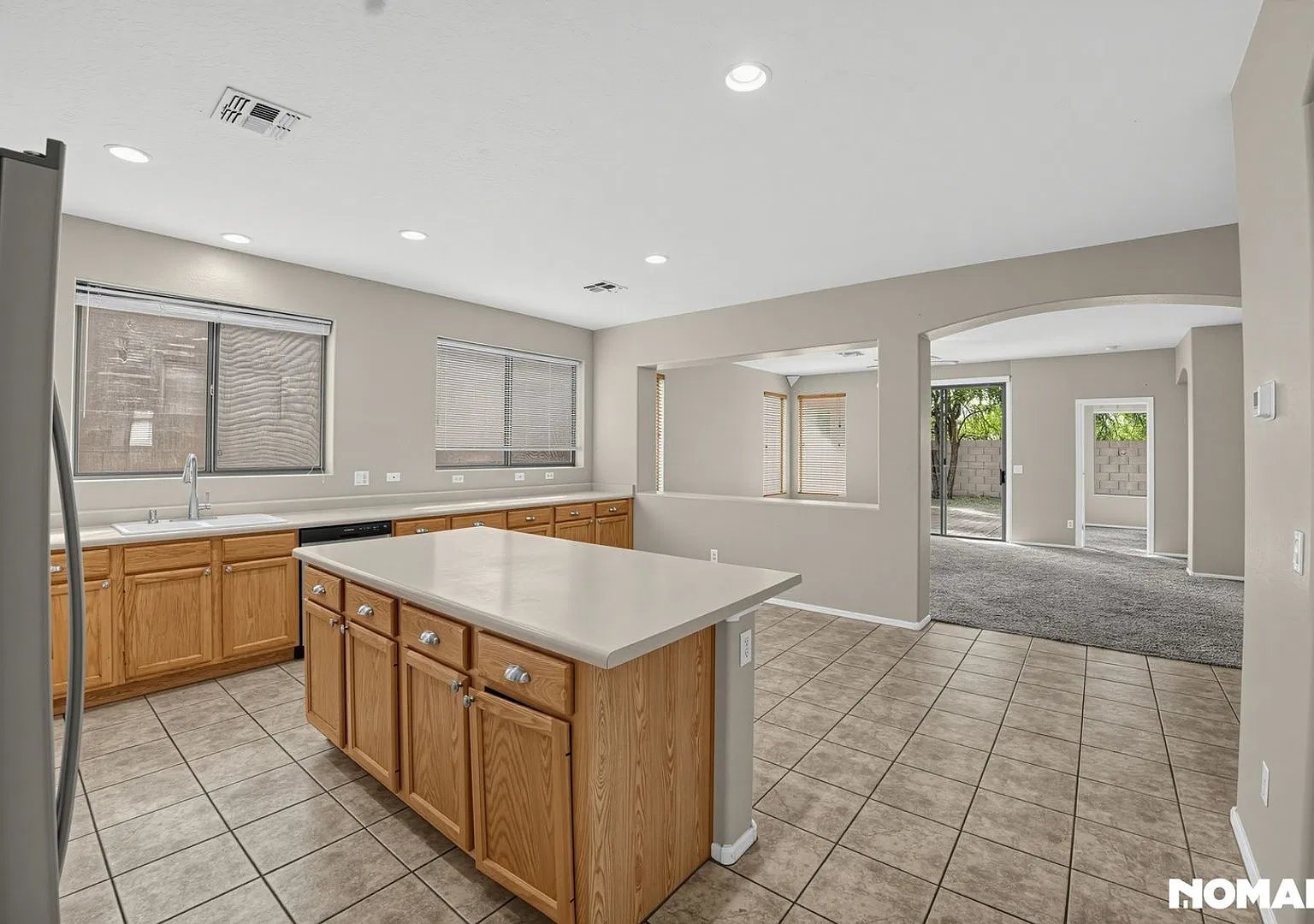 Spacious 4BR House in Avondale — Photo 2