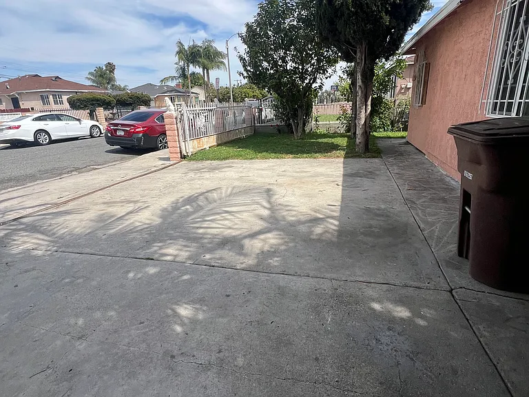 430 W Plum St — Photo 3