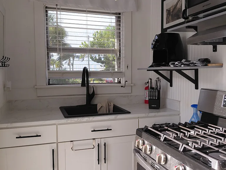 11107 S Indian River Dr — Photo 7