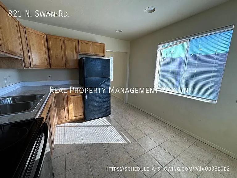 821 N Swan Rd — Photo 4