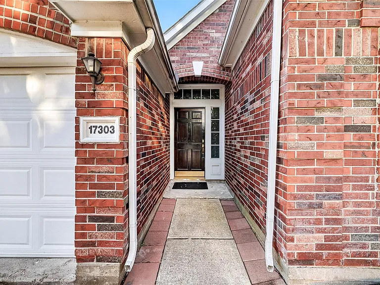 17303 Kenton Crossing Ln — Photo 5
