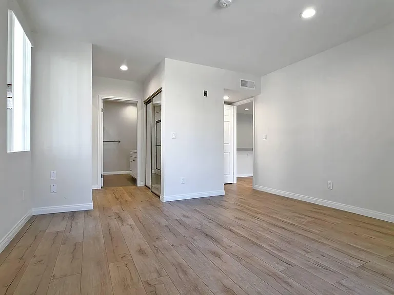 1601 Selby Ave #102 — Photo 10