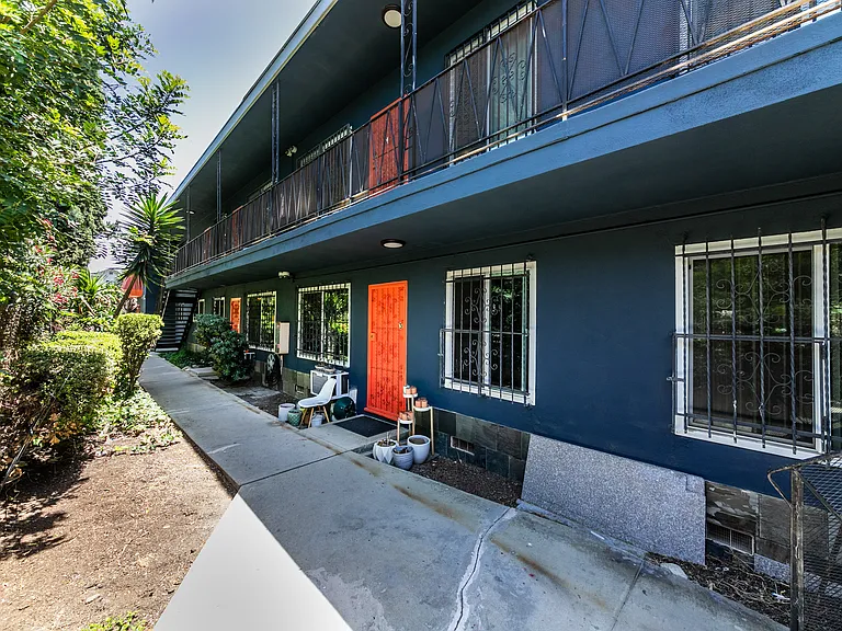 1908 Clinton St #4 — Photo 17