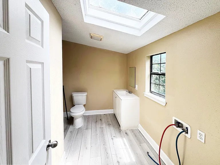 3621 Winnie St — Photo 11