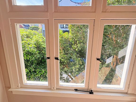 5th image of 256 Presidio Ave APT 4