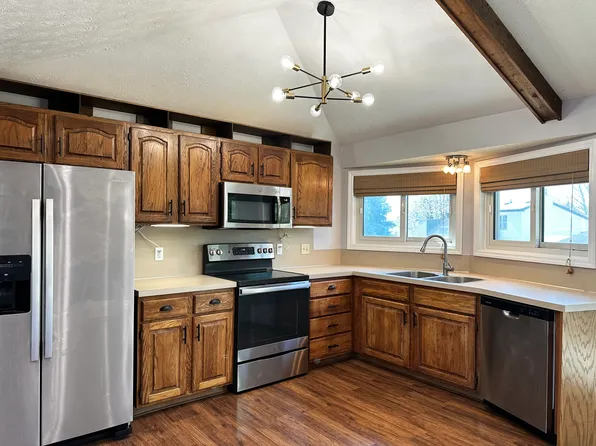 13275 Emiline St, Omaha, NE 68138