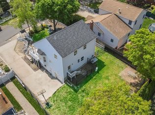 31 Sayville Rd, Sound Beach, NY 11789
