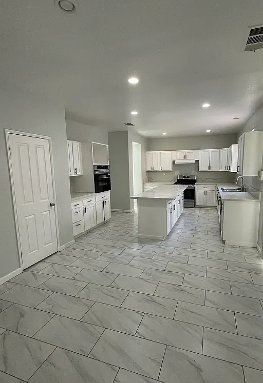 5 bed, 3595 sqft, $3,595 — Photo 2