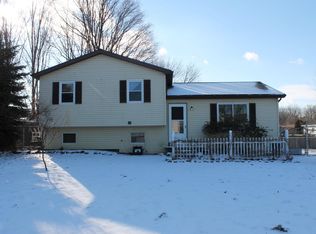 11271 Miller Dr, North East, PA
