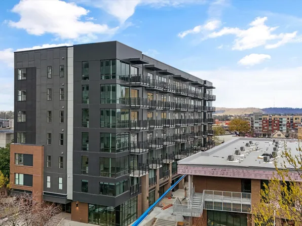 327 W Summit Hill Dr #208, Knoxville, TN 37902