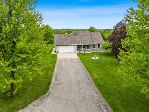 N3270 State Road 76, Hortonville, WI 54944