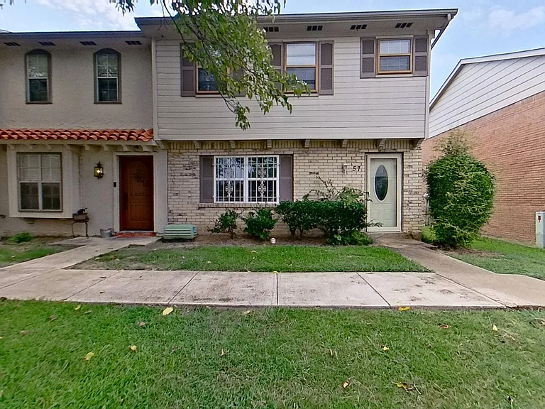 57 W Townhouse Ln — Photo 2