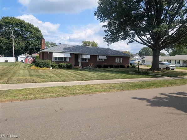 1003 Kaderly St NW, New Philadelphia, OH 44663