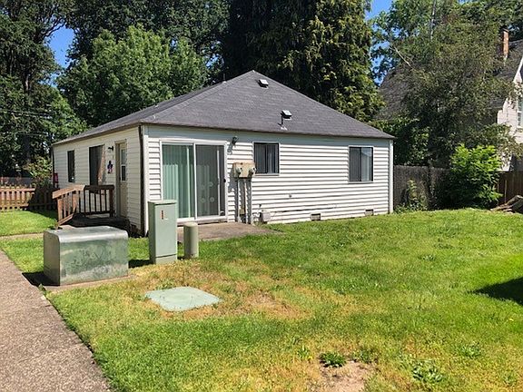 2nd image of 1655 Douglas St #755