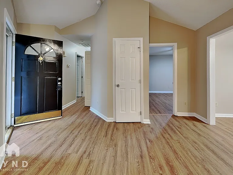 4521 Aviemore Cres — Photo 4