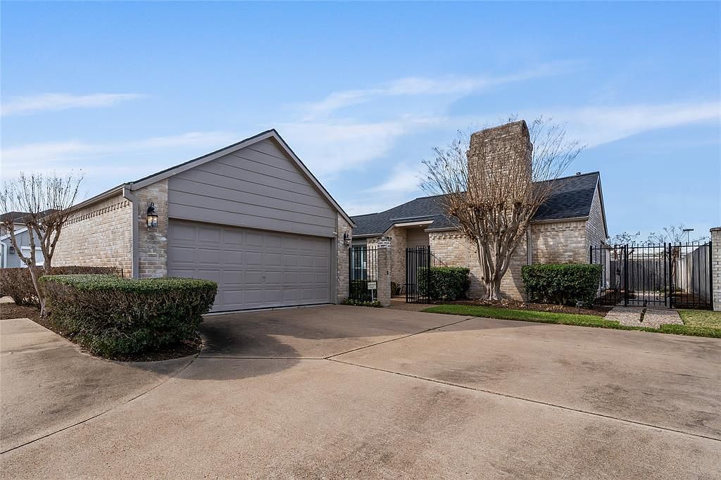 2513 Country Club Blvd, Sugar Land, TX 77478 Zillow