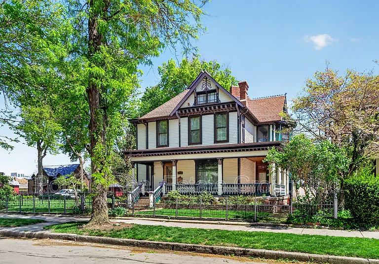1507 Broadway St — Photo 2