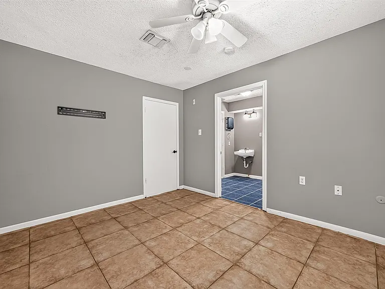 19002 Mirror Lake Dr — Photo 27
