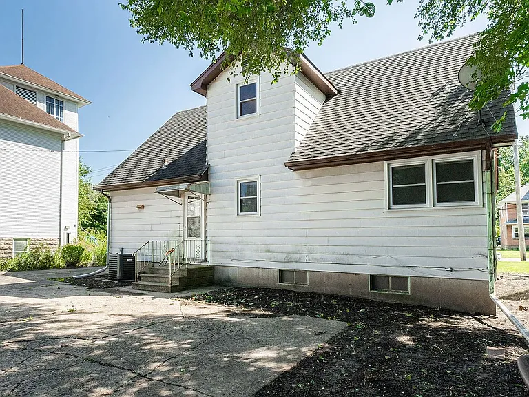 1015 State St — Photo 4