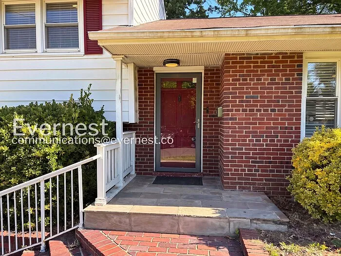 7110 Cindy Ln — Photo 4