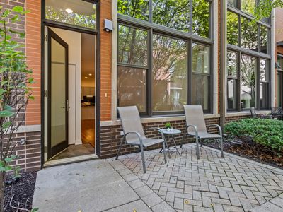 954 N Crosby St, Chicago, IL, 60610