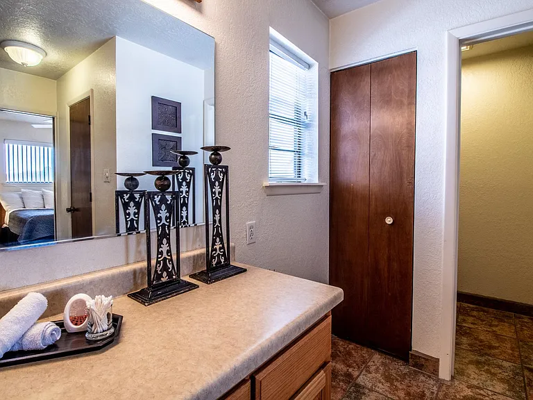 1005 E Navajo St — Photo 18