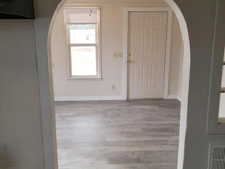 538 E C Ave — Photo 3